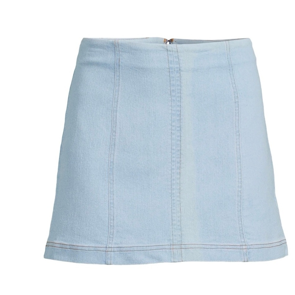 No Boundaries stretch skirt with zipper in the back.‎ NWT!